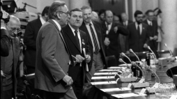 	Okrągły stół 1989 r. N/z: od lewej - Klemens Szaniawski, Tadeusz Mazowiecki , Lech Wałęsa, Bronisław Geremek. Fot.: PAP/Z. Matuszewski.