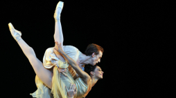Argentyńska tancerka Marianela Nunez i Brazylijczyk Thiago Soares w Teatrze Wielkim w Hawanie, Kuba, 14 lipca 2009 r. PAP/EPA /A. Ernesto